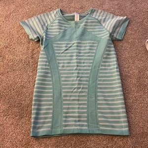 ivivva- bluegreen tshirt